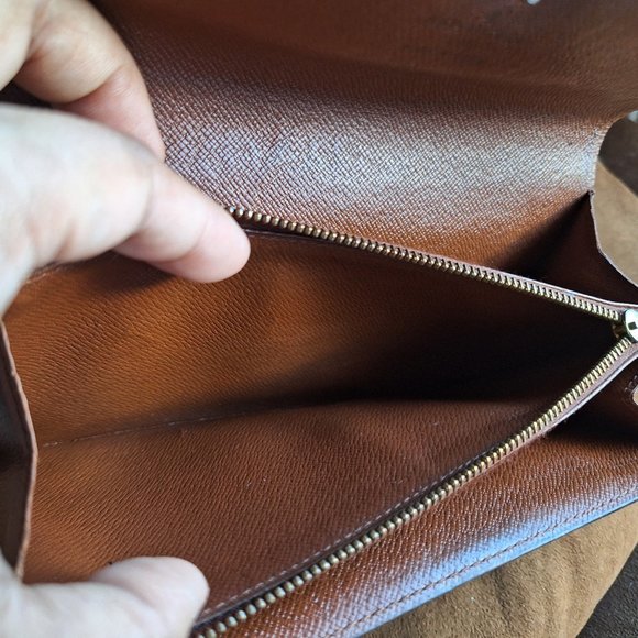 FINAL Sale! 💯 % Authentic LV Sarah Wallet vintage, good condition. - Picture 3 of 16